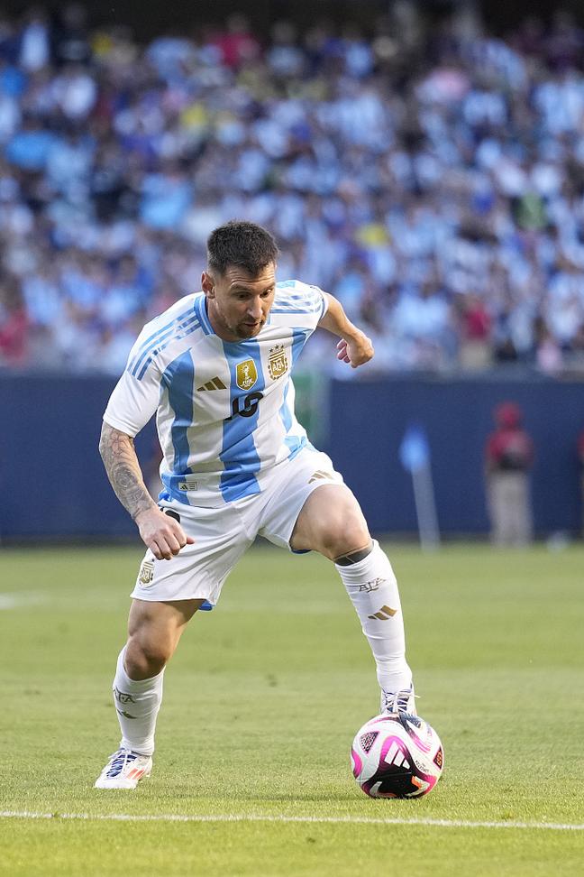 姐姐力挺C罗：他扛着葡萄牙20年，怎么会担心那些批评家？（C罗获姐姐声援：为葡萄牙拼搏20年，岂会在乎批评？）