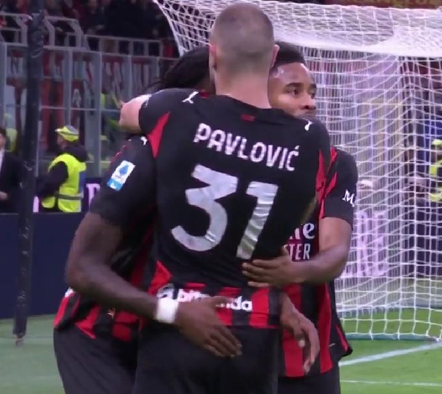 阿森纳主场遭维拉逆转，失去三分，表现不佳，球迷失望。（阿森纳主场被维拉翻盘，三分尽失，低迷表现令球迷沮丧）