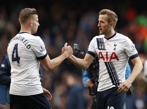 欧冠半场：科纳特进球被吹，蓝黑军伤2将，国米0-0利物浦（欧冠半场战报：科纳特进球被判无效，蓝黑军两人受伤，国米暂0-0利物浦）