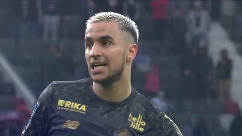 英超日本国脚与战犯照片合影，其俱乐部比赛在中国照常直播引球迷不满，咪咕客服回应（英超日本国脚被曝与战犯合影，其俱乐部在华比赛照常转播引球迷不满，咪咕客服回应）