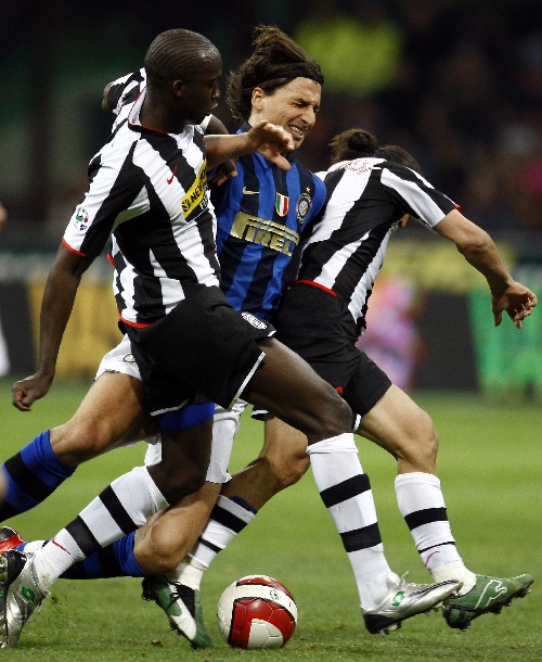 一场5-3逆转，让巴萨甩开2大争冠对手！创造历史：加冕西甲第3队（5-3翻盘，巴萨甩开两大争冠对手！载入史册：加冕为西甲历史第3队）