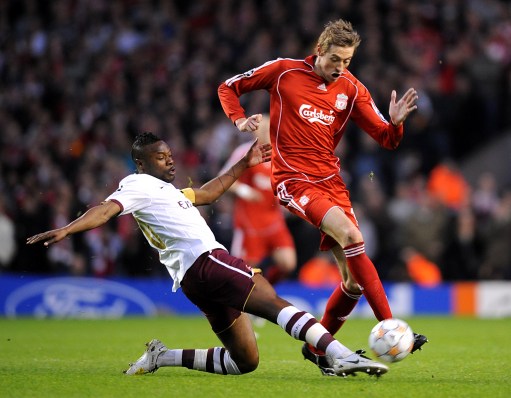 NBA：湖人加时险胜掘金 詹姆斯砍下38分（詹姆斯38分助湖人加时险胜掘金）