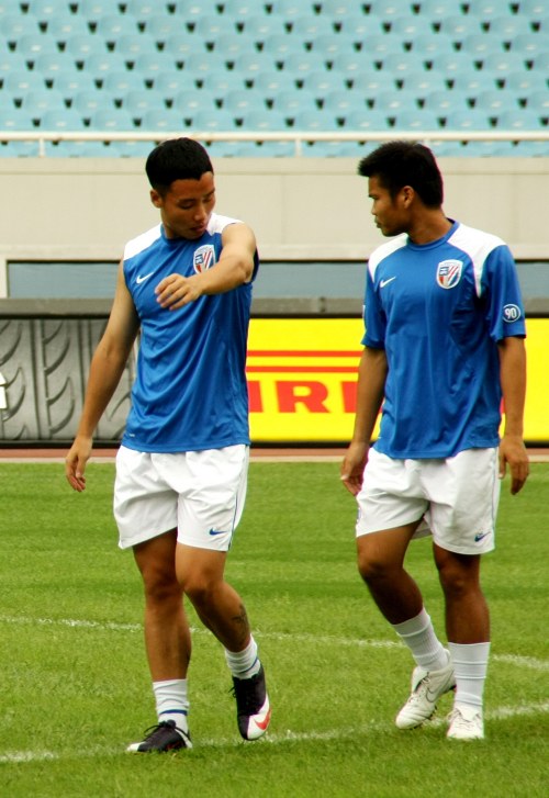 西媒：阿隆索要求皇马全队赛前在毕尔巴鄂过夜，引发球员不满（西媒曝阿隆索要求皇马赛前全队在毕尔巴鄂留宿，球员因此不满）