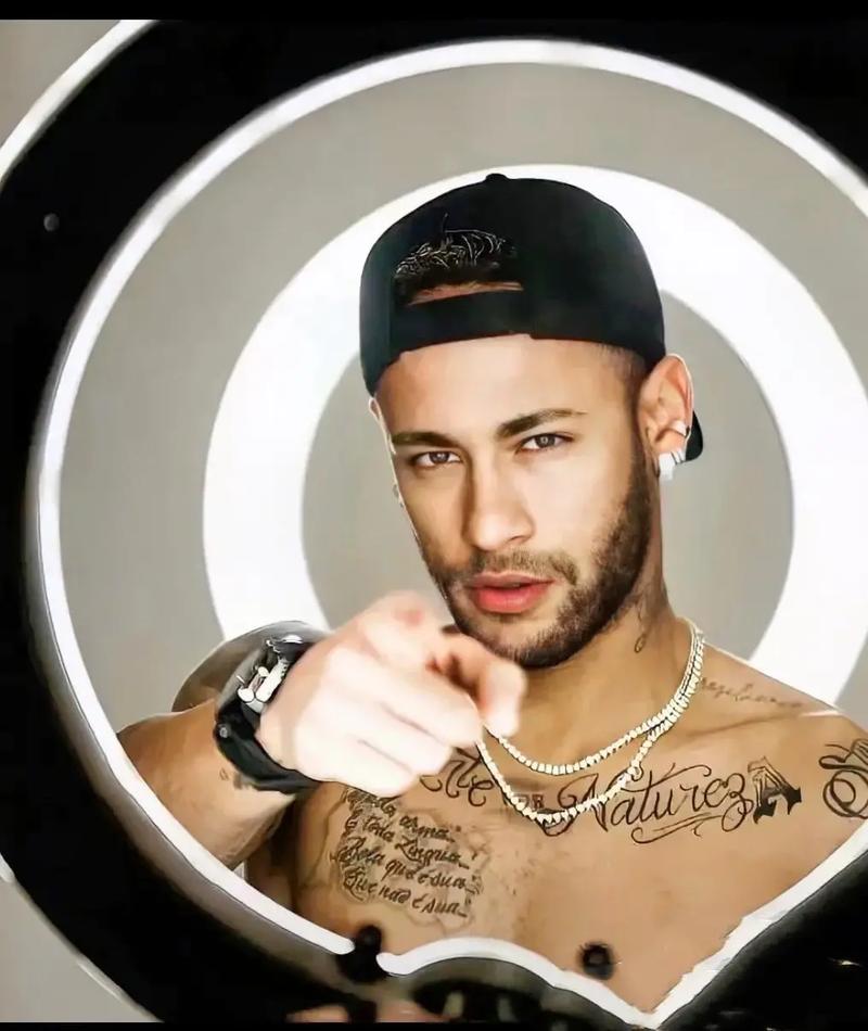 从配菜工到如今的踢拳超新星，刘梦阳是如何踏上格斗这条路的？ 12月19日（从后厨到拳台：刘梦阳如何成为踢拳超新星？ 12月19日）