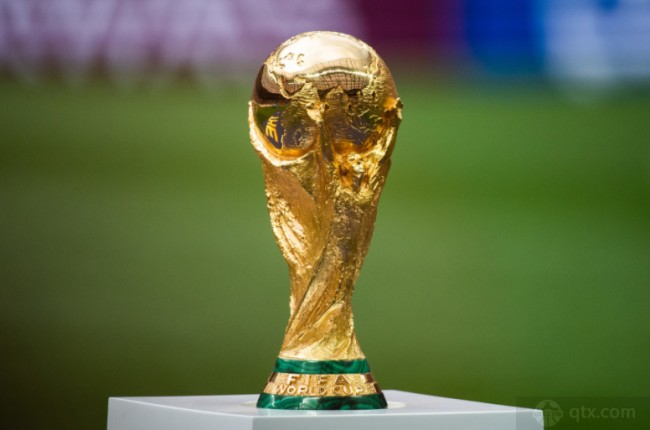 巴萨和皇马的兴趣？埃永：我很受宠若惊，现在我专注于莱万特（回应巴萨皇马关注，埃永：受宠若惊，但目前只专注莱万特）