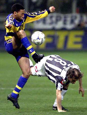 杰克逊在采访中谈到他年轻时朋友们总叫他内马尔：（杰克逊自曝：年轻时朋友常叫他“内马尔”）